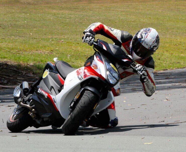 Troy Bayliss zamijenio SBK Ducati za 50 ccm skuter